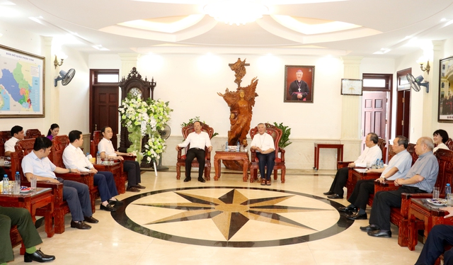 Nghệ An: Lãnh đạo tỉnh chúc mừng Toà Giám mục Giáo phận Vinh nhân dịp Lễ Phục sinh năm 2025- Ảnh 1. Nghệ An: Lãnh đạo tỉnh chúc mừng Toà Giám mục Giáo phận Vinh nhân dịp Lễ Phục sinh năm 2025- Ảnh 1.