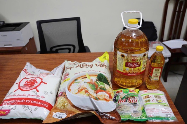Người tiêu dùng - "tuyến phòng thủ đầu tiên" trong kiểm soát thị trường hàng hóa sạch- Ảnh 3. Người tiêu dùng - "tuyến phòng thủ đầu tiên" trong kiểm soát thị trường hàng hóa sạch- Ảnh 3.