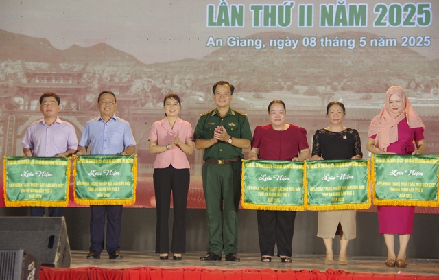 An Giang: Tổ chức Liên hoan Nghệ thuật sắc màu biên giới lần thứ II- Ảnh 1. An Giang: Tổ chức Liên hoan Nghệ thuật sắc màu biên giới lần thứ II- Ảnh 1.