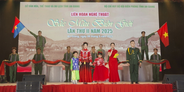 An Giang: Tổ chức Liên hoan Nghệ thuật sắc màu biên giới lần thứ II- Ảnh 3. An Giang: Tổ chức Liên hoan Nghệ thuật sắc màu biên giới lần thứ II- Ảnh 3.