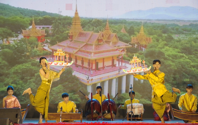 An Giang: Tổ chức Liên hoan Nghệ thuật sắc màu biên giới lần thứ II- Ảnh 5. An Giang: Tổ chức Liên hoan Nghệ thuật sắc màu biên giới lần thứ II- Ảnh 5.
