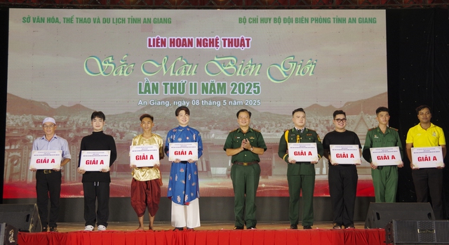 An Giang: Tổ chức Liên hoan Nghệ thuật sắc màu biên giới lần thứ II- Ảnh 7. An Giang: Tổ chức Liên hoan Nghệ thuật sắc màu biên giới lần thứ II- Ảnh 7.
