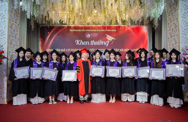 Tỏa sáng trong ngày lễ tốt nghiệp tại Trường UTM- Ảnh 5. Tỏa sáng trong ngày lễ tốt nghiệp tại Trường UTM- Ảnh 5.
