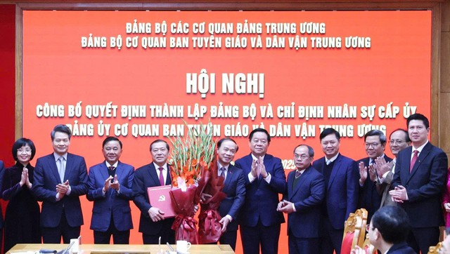 Đổi mới tư duy nhận thức, hành động, nâng cao chất lượng tham mưu chiến lược trên lĩnh vực tuyên giáo và dân vận- Ảnh 1. Đổi mới tư duy nhận thức, hành động, nâng cao chất lượng tham mưu chiến lược trên lĩnh vực tuyên giáo và dân vận- Ảnh 1.