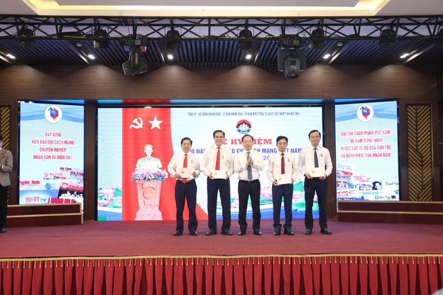 Hà Tĩnh long trọng tổ chức Lễ kỷ niệm 100 năm Ngày Báo chí Cách mạng Việt Nam- Ảnh 10. Hà Tĩnh long trọng tổ chức Lễ kỷ niệm 100 năm Ngày Báo chí Cách mạng Việt Nam- Ảnh 10.