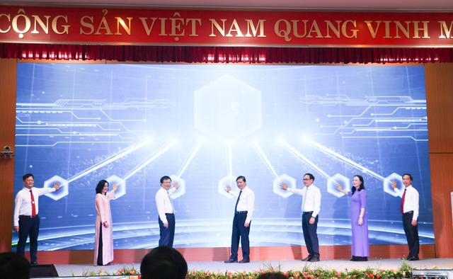 Nghệ An: Phát động phong trào 'Bình dân học vụ số' và khai trương Cổng Thông tin điện tử- Ảnh 4. Nghệ An: Phát động phong trào 'Bình dân học vụ số' và khai trương Cổng Thông tin điện tử- Ảnh 4.