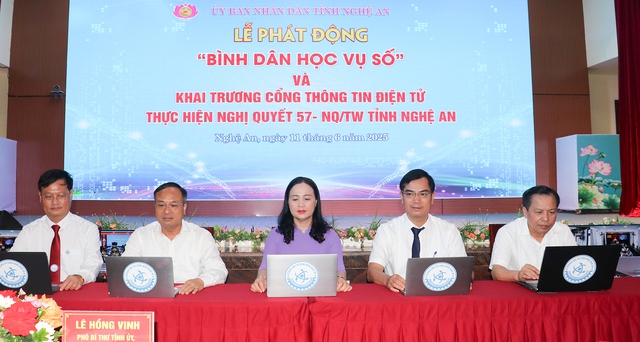 Nghệ An: Phát động phong trào 'Bình dân học vụ số' và khai trương Cổng Thông tin điện tử- Ảnh 3. Nghệ An: Phát động phong trào 'Bình dân học vụ số' và khai trương Cổng Thông tin điện tử- Ảnh 3.