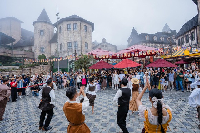 Show mới tại Bà Nà của đạo diễn, biên đạo Vịt Đen gây ấn tượng mạnh- Ảnh 7. Show mới tại Bà Nà của đạo diễn, biên đạo Vịt Đen gây ấn tượng mạnh- Ảnh 7.