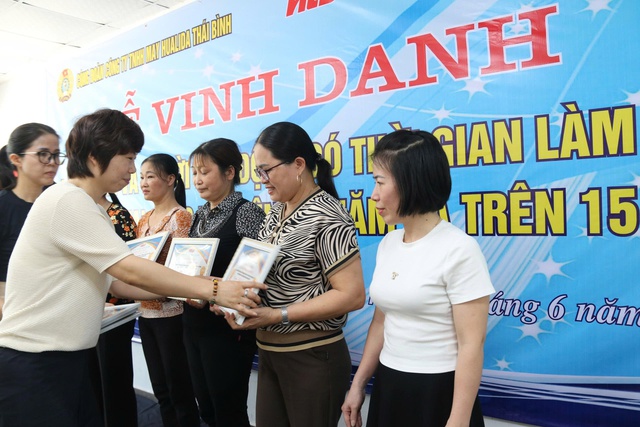 390 công nhân lao động ở Thái Bình được doanh nghiệp vinh danh- Ảnh 1. 390 công nhân lao động ở Thái Bình được doanh nghiệp vinh danh- Ảnh 1.