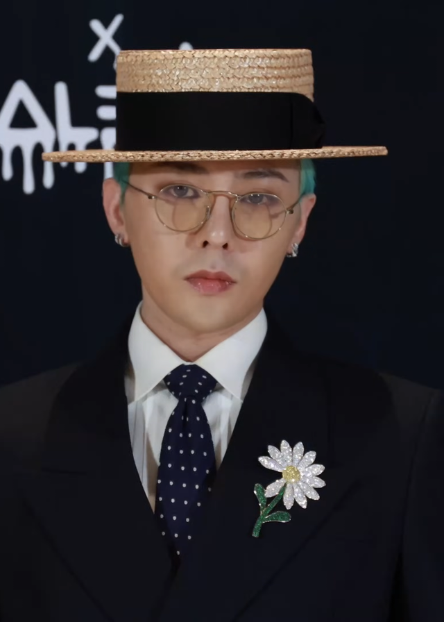 Hỗn độn "chợ" lightstick G-Dragon trên mạng lúc này: Công khai bán hàng giả, hét giá gấp 3 lần…- Ảnh 1. Hỗn độn "chợ" lightstick G-Dragon trên mạng lúc này: Công khai bán hàng giả, hét giá gấp 3 lần…- Ảnh 1.
