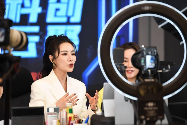 Sự sụp đổ của những người "mua một căn nhà trong một đêm" chỉ nhờ livestream- Ảnh 1. Sự sụp đổ của những người "mua một căn nhà trong một đêm" chỉ nhờ livestream- Ảnh 1.