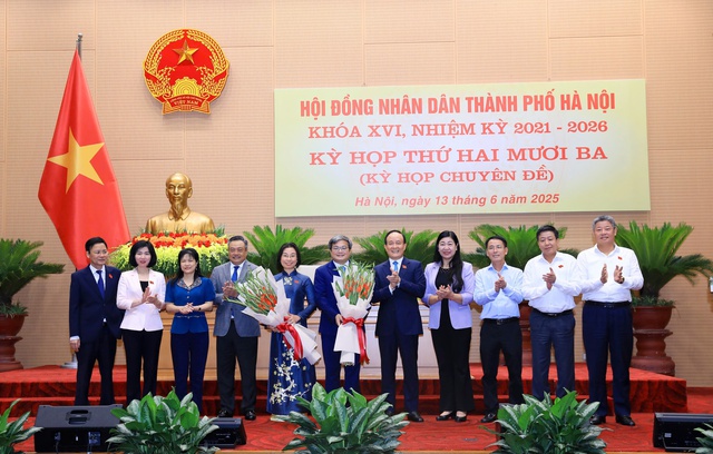 Khai mạc kỳ họp thứ 23 HĐND thành phố Hà Nội khóa XVI - Ảnh 5. Khai mạc kỳ họp thứ 23 HĐND thành phố Hà Nội khóa XVI - Ảnh 5.