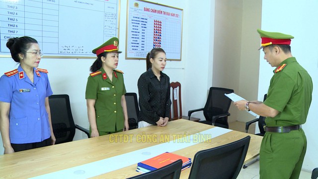 Cận cảnh những gói khô bò sợi, heo cháy tỏi, khô gà cay không rõ nguồn gốc: Thu giữ hơn 60.000 sản phẩm, 2 tấn vỏ bao bì- Ảnh 1. Cận cảnh những gói khô bò sợi, heo cháy tỏi, khô gà cay không rõ nguồn gốc: Thu giữ hơn 60.000 sản phẩm, 2 tấn vỏ bao bì- Ảnh 1.