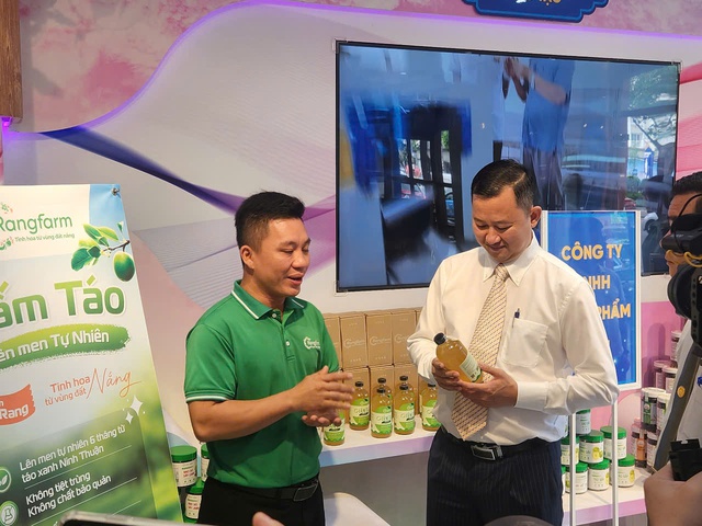 Ninh Thuận giới thiệu hàng trăm sản phẩm đặc sắc tại TP Hồ Chí Minh- Ảnh 1. Ninh Thuận giới thiệu hàng trăm sản phẩm đặc sắc tại TP Hồ Chí Minh- Ảnh 1.