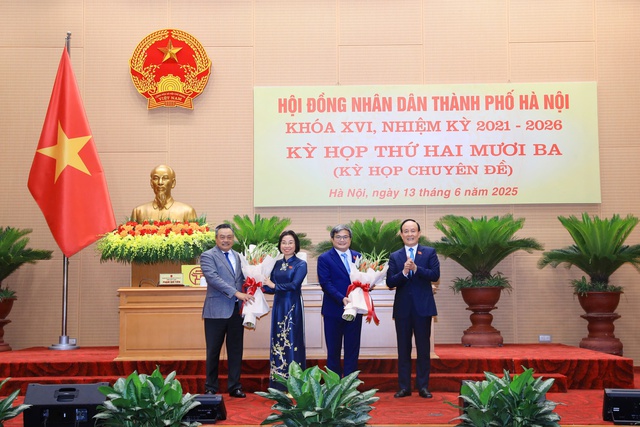 Khai mạc kỳ họp thứ 23 HĐND thành phố Hà Nội khóa XVI - Ảnh 4. Khai mạc kỳ họp thứ 23 HĐND thành phố Hà Nội khóa XVI - Ảnh 4.