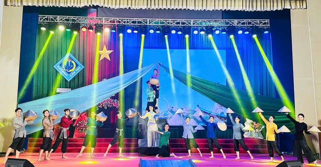 Hội thi văn nghệ “Tình đồng hương trên đất Tây Đô” lần II năm 2025- Ảnh 5.