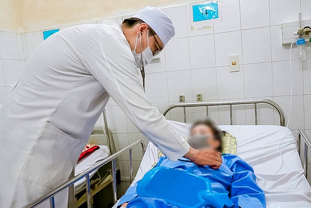 Cứu sống bệnh nhân bị xuất huyết tử cung nặng kèm thuyên tắc phổi- Ảnh 3. Cứu sống bệnh nhân bị xuất huyết tử cung nặng kèm thuyên tắc phổi- Ảnh 3.