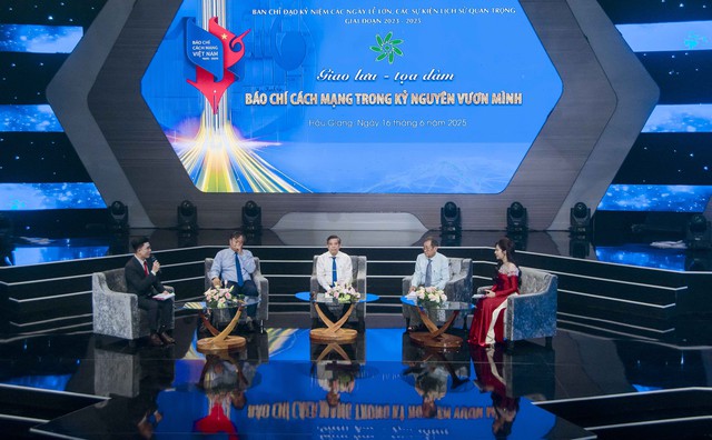 Hậu Giang: Giao lưu, tọa đàm “Báo chí cách mạng trong kỷ nguyên vươn mình”- Ảnh 3. Hậu Giang: Giao lưu, tọa đàm “Báo chí cách mạng trong kỷ nguyên vươn mình”- Ảnh 3.