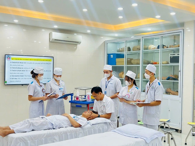 Trường Cao đẳng Y tế Phú Thọ tuyển sinh 1.135 chỉ tiêu hệ Cao đẳng năm 2025- Ảnh 6. Trường Cao đẳng Y tế Phú Thọ tuyển sinh 1.135 chỉ tiêu hệ Cao đẳng năm 2025- Ảnh 6.