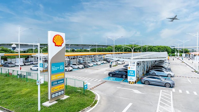 Trung Quốc lại đi trước thế giới: Sạc xe nhanh hơn đổ xăng không còn là giấc mơ với "tốc độ Thâm Quyến"- Ảnh 2. Trung Quốc lại đi trước thế giới: Sạc xe nhanh hơn đổ xăng không còn là giấc mơ với "tốc độ Thâm Quyến"- Ảnh 2.