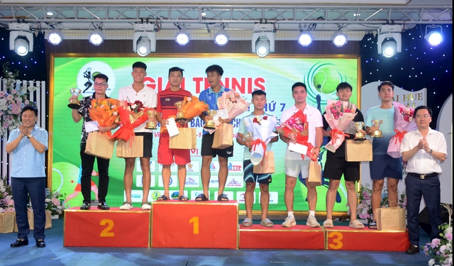 Giải Tennis Báo chí Nghệ An lần thứ 7: Kết nối tinh thần báo chí Cách mạng Việt Nam- Ảnh 6. Giải Tennis Báo chí Nghệ An lần thứ 7: Kết nối tinh thần báo chí Cách mạng Việt Nam- Ảnh 6.