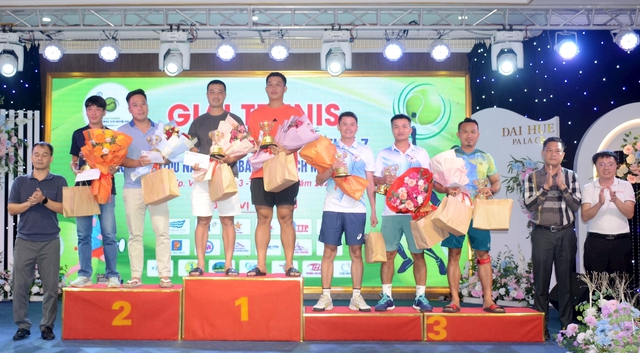 Giải Tennis Báo chí Nghệ An lần thứ 7: Kết nối tinh thần báo chí Cách mạng Việt Nam- Ảnh 7. Giải Tennis Báo chí Nghệ An lần thứ 7: Kết nối tinh thần báo chí Cách mạng Việt Nam- Ảnh 7.