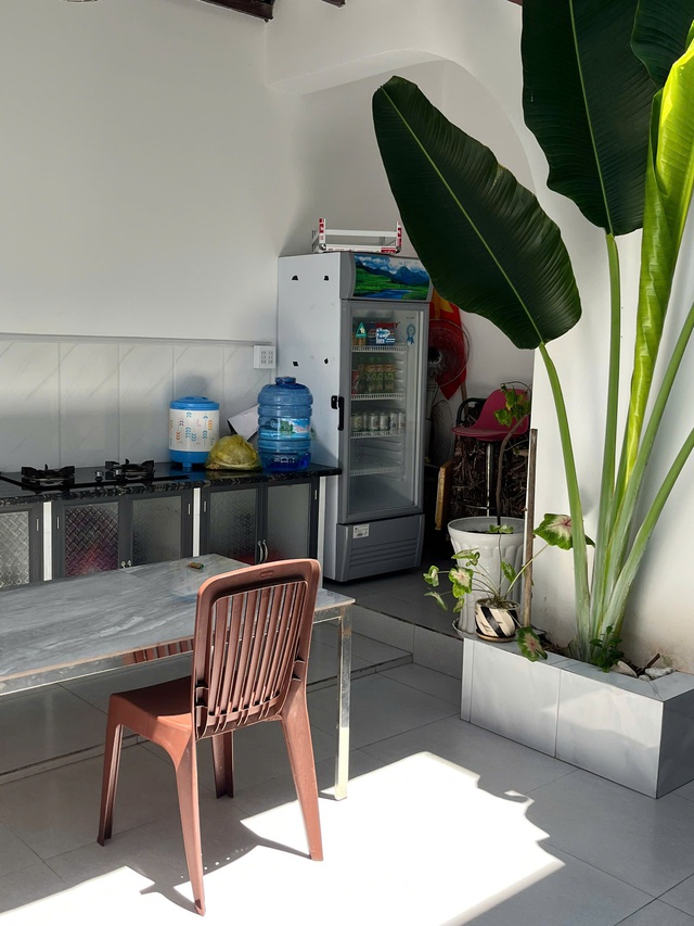 Bị công ty cho nghỉ việc, "dạt" ngay ra đảo Phú Quý sống dài ngày: Cách chi tiêu sau khi thất nghiệp mới sốc- Ảnh 2. Bị công ty cho nghỉ việc, "dạt" ngay ra đảo Phú Quý sống dài ngày: Cách chi tiêu sau khi thất nghiệp mới sốc- Ảnh 2.