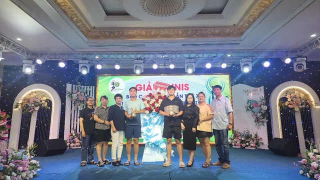 Giải Tennis Báo chí Nghệ An lần thứ 7: Kết nối tinh thần báo chí Cách mạng Việt Nam- Ảnh 9. Giải Tennis Báo chí Nghệ An lần thứ 7: Kết nối tinh thần báo chí Cách mạng Việt Nam- Ảnh 9.