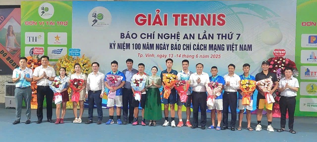 Giải Tennis Báo chí Nghệ An lần thứ 7: Kết nối tinh thần báo chí Cách mạng Việt Nam- Ảnh 2. Giải Tennis Báo chí Nghệ An lần thứ 7: Kết nối tinh thần báo chí Cách mạng Việt Nam- Ảnh 2.
