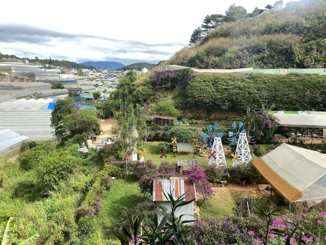 Chủ Thung Lũng Gâu Đà Lạt: Đầu tư nửa tỷ, nợ thêm 300 triệu phải đi phụ hồ để bù lỗ vẫn cố bám trụ vì đâu?- Ảnh 1.