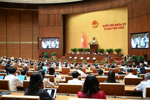 Quốc hội chốt giảm 2% thuế VAT đến hết năm 2026- Ảnh 1. Quốc hội chốt giảm 2% thuế VAT đến hết năm 2026- Ảnh 1.