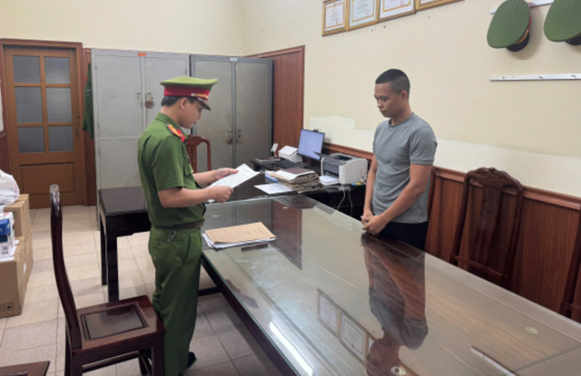 Chủ kênh TikTok "Gia đình Hải Sen" bị bắt: Từng "phất lên như diều gặp gió", khoe sổ đỏ cả chồng- Ảnh 1. Chủ kênh TikTok "Gia đình Hải Sen" bị bắt: Từng "phất lên như diều gặp gió", khoe sổ đỏ cả chồng- Ảnh 1.