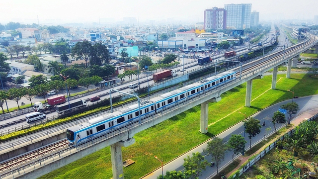 Metro Bến Thành - Suối Tiên chạm mốc 10 triệu lượt khách sau nửa năm vận hành- Ảnh 1. Metro Bến Thành - Suối Tiên chạm mốc 10 triệu lượt khách sau nửa năm vận hành- Ảnh 1.