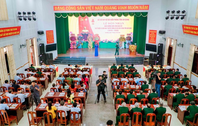 Bộ đội Biên phòng tỉnh An Giang đón nhận Huân chương Chiến công hạng Nhì- Ảnh 1. Bộ đội Biên phòng tỉnh An Giang đón nhận Huân chương Chiến công hạng Nhì- Ảnh 1.