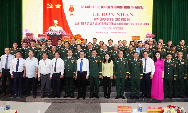 Bộ đội Biên phòng tỉnh An Giang đón nhận Huân chương Chiến công hạng Nhì- Ảnh 7. Bộ đội Biên phòng tỉnh An Giang đón nhận Huân chương Chiến công hạng Nhì- Ảnh 7.