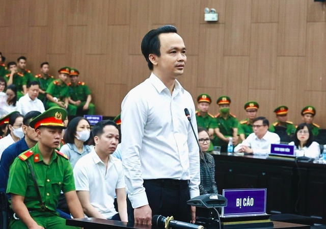 Cựu Chủ tịch FLC Trịnh Văn Quyết không thể đến tòa vì khó thở, mắc nhiều bệnh, "nguy cơ tử vong rất cao"- Ảnh 3. Cựu Chủ tịch FLC Trịnh Văn Quyết không thể đến tòa vì khó thở, mắc nhiều bệnh, "nguy cơ tử vong rất cao"- Ảnh 3.