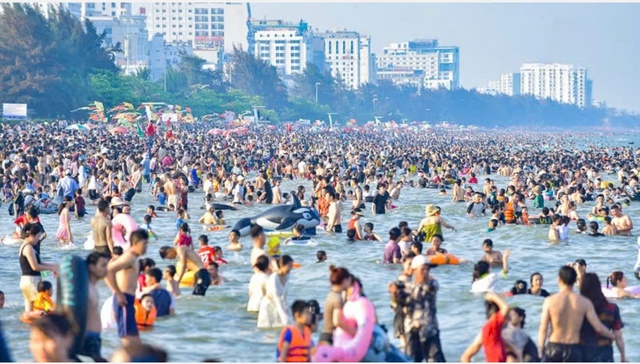 Thanh Hóa: Đón hơn 10 triệu lượt du khách trong 6 tháng đầu năm 2025- Ảnh 1. Thanh Hóa: Đón hơn 10 triệu lượt du khách trong 6 tháng đầu năm 2025- Ảnh 1.