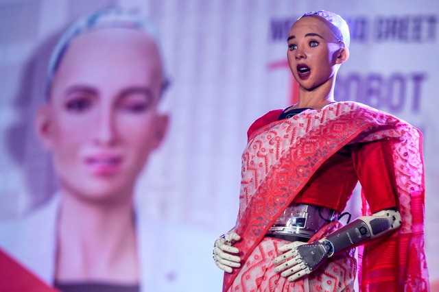 Cô nàng siêu robot Sophia từng tuyên bố “sẽ hủy diệt loài người” bây giờ ra sao?- Ảnh 2. Cô nàng siêu robot Sophia từng tuyên bố “sẽ hủy diệt loài người” bây giờ ra sao?- Ảnh 2.