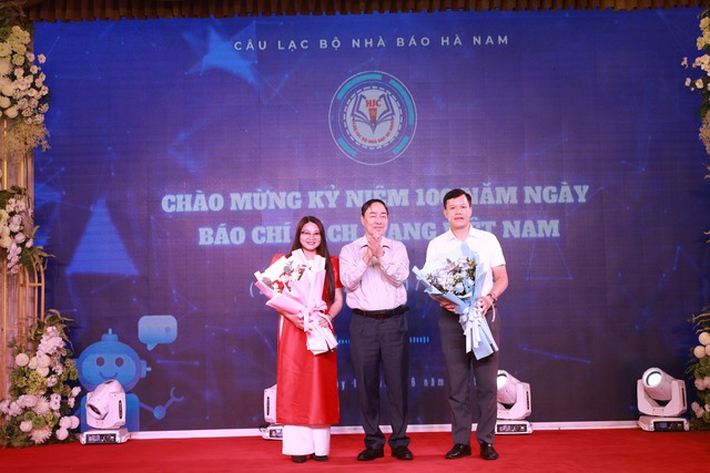 Câu lạc bộ Nhà báo Hà Nam trong dòng chảy 100 năm Ngày Báo chí cách mạng Việt Nam- Ảnh 4. Câu lạc bộ Nhà báo Hà Nam trong dòng chảy 100 năm Ngày Báo chí cách mạng Việt Nam- Ảnh 4.