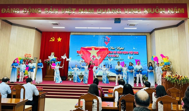 Kiên Giang họp mặt kỷ niệm 100 năm Ngày Báo chí Cách mạng Việt Nam- Ảnh 1. Kiên Giang họp mặt kỷ niệm 100 năm Ngày Báo chí Cách mạng Việt Nam- Ảnh 1.