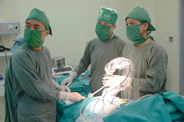 Thái Bình: Ứng dụng nội soi điều trị hẹp ống sống cổ, bước tiến mới trong y học hiện đại- Ảnh 1. Thái Bình: Ứng dụng nội soi điều trị hẹp ống sống cổ, bước tiến mới trong y học hiện đại- Ảnh 1.