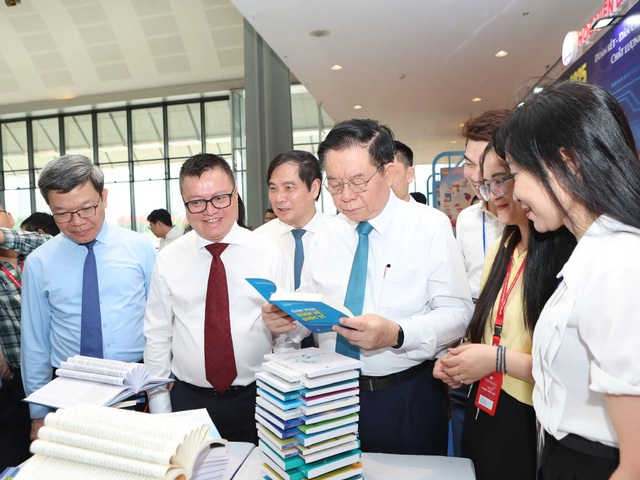 Hội Báo toàn quốc 2025: Bản lĩnh báo chí cách mạng trong kỷ nguyên vươn mình của dân tộc- Ảnh 2. Hội Báo toàn quốc 2025: Bản lĩnh báo chí cách mạng trong kỷ nguyên vươn mình của dân tộc- Ảnh 2.