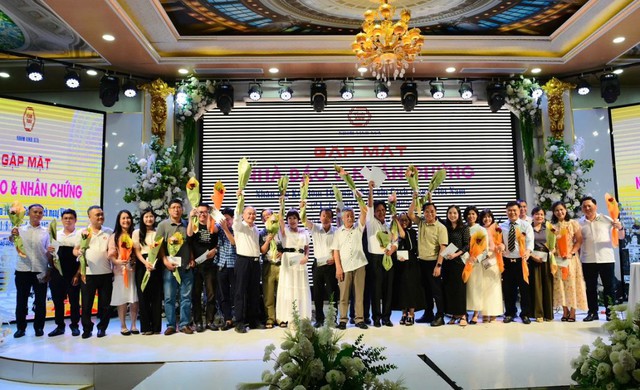 Gặp mặt “Nhà báo và nhân chứng”: Tri ân truyền thống, tiếp nối khí phách báo chí Cách mạng xứ Nghệ- Ảnh 10. Gặp mặt “Nhà báo và nhân chứng”: Tri ân truyền thống, tiếp nối khí phách báo chí Cách mạng xứ Nghệ- Ảnh 10.
