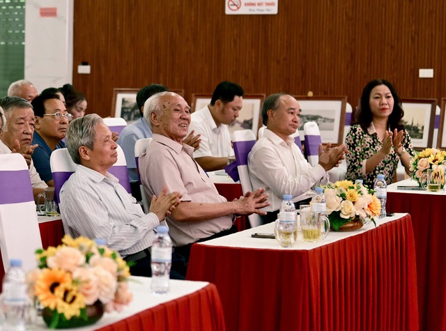 Gặp mặt “Nhà báo và nhân chứng”: Tri ân truyền thống, tiếp nối khí phách báo chí Cách mạng xứ Nghệ- Ảnh 2. Gặp mặt “Nhà báo và nhân chứng”: Tri ân truyền thống, tiếp nối khí phách báo chí Cách mạng xứ Nghệ- Ảnh 2.