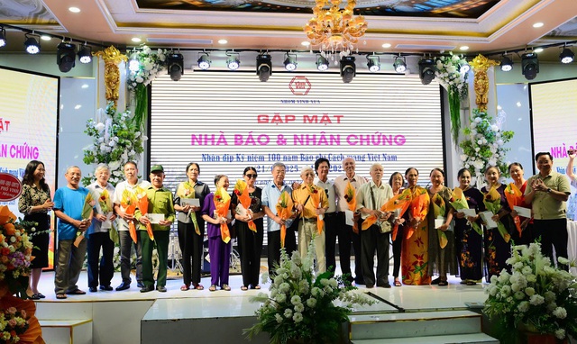 Gặp mặt “Nhà báo và nhân chứng”: Tri ân truyền thống, tiếp nối khí phách báo chí Cách mạng xứ Nghệ- Ảnh 9. Gặp mặt “Nhà báo và nhân chứng”: Tri ân truyền thống, tiếp nối khí phách báo chí Cách mạng xứ Nghệ- Ảnh 9.