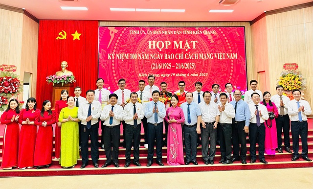 Kiên Giang họp mặt kỷ niệm 100 năm Ngày Báo chí Cách mạng Việt Nam- Ảnh 5. Kiên Giang họp mặt kỷ niệm 100 năm Ngày Báo chí Cách mạng Việt Nam- Ảnh 5.