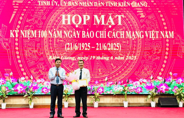 Kiên Giang họp mặt kỷ niệm 100 năm Ngày Báo chí Cách mạng Việt Nam- Ảnh 3. Kiên Giang họp mặt kỷ niệm 100 năm Ngày Báo chí Cách mạng Việt Nam- Ảnh 3.