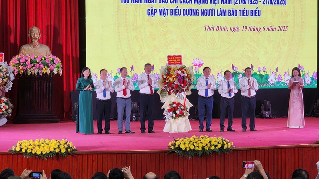 Thái Bình: Tổ chức kỷ niệm 100 năm Ngày Báo chí Cách mạng Việt Nam- Ảnh 6. Thái Bình: Tổ chức kỷ niệm 100 năm Ngày Báo chí Cách mạng Việt Nam- Ảnh 6.