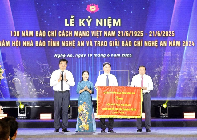 Nghệ An long trọng kỷ niệm 100 năm Ngày Báo chí Cách mạng Việt Nam- Ảnh 4. Nghệ An long trọng kỷ niệm 100 năm Ngày Báo chí Cách mạng Việt Nam- Ảnh 4.