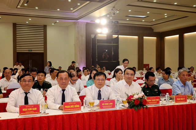 Nghệ An long trọng kỷ niệm 100 năm Ngày Báo chí Cách mạng Việt Nam- Ảnh 1. Nghệ An long trọng kỷ niệm 100 năm Ngày Báo chí Cách mạng Việt Nam- Ảnh 1.